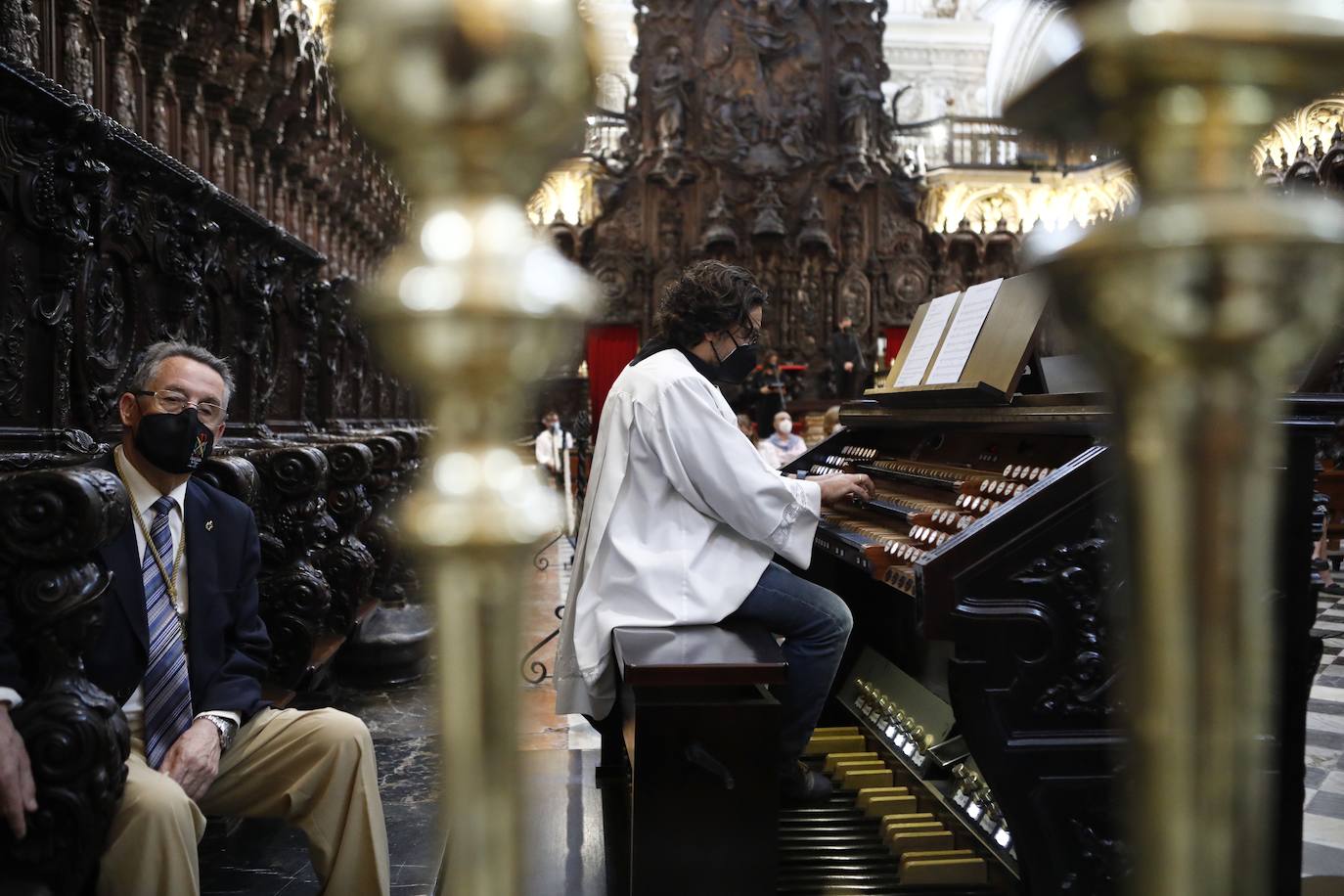 La misa de pentecostés en la Catedral de Córdoba, en imágenes