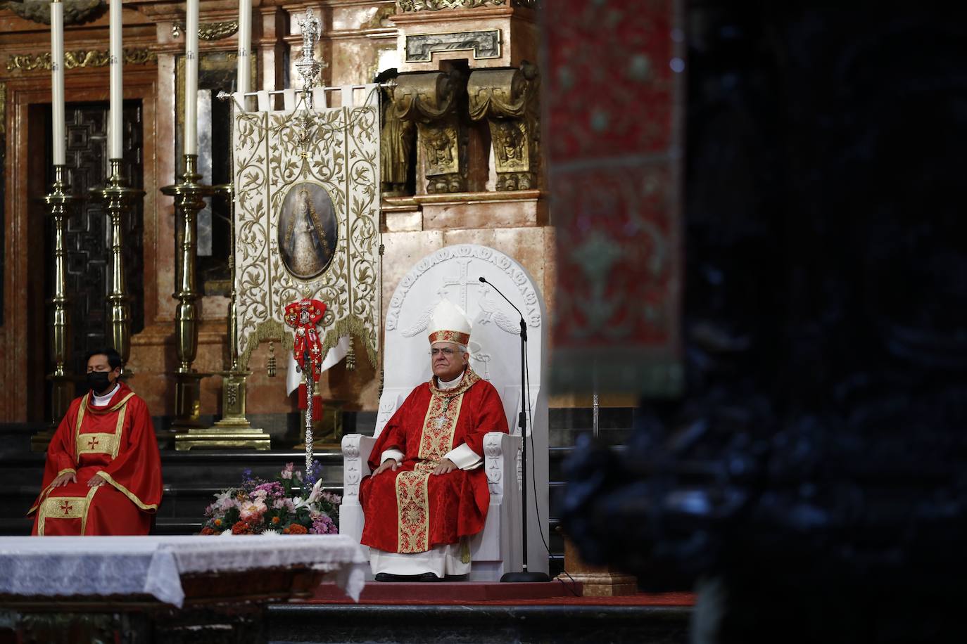 La misa de pentecostés en la Catedral de Córdoba, en imágenes