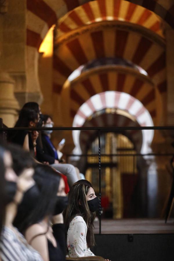 La misa de pentecostés en la Catedral de Córdoba, en imágenes