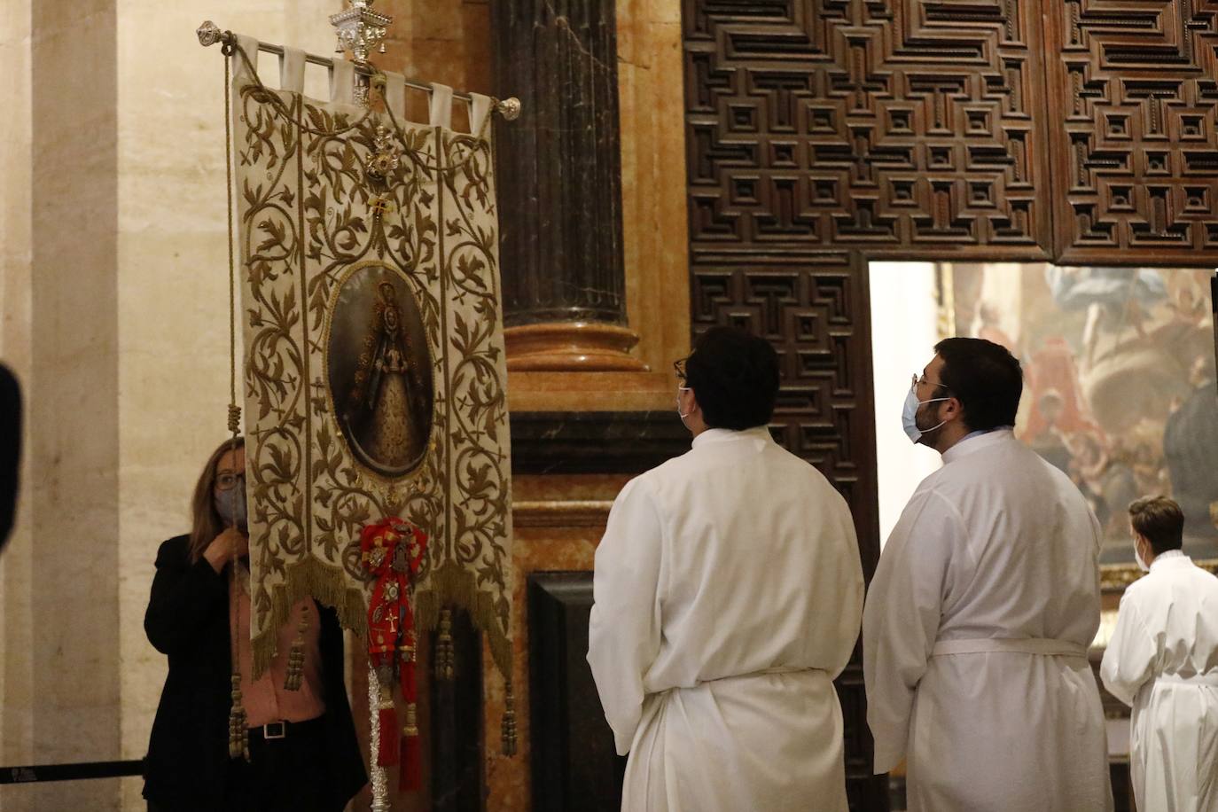 La misa de pentecostés en la Catedral de Córdoba, en imágenes