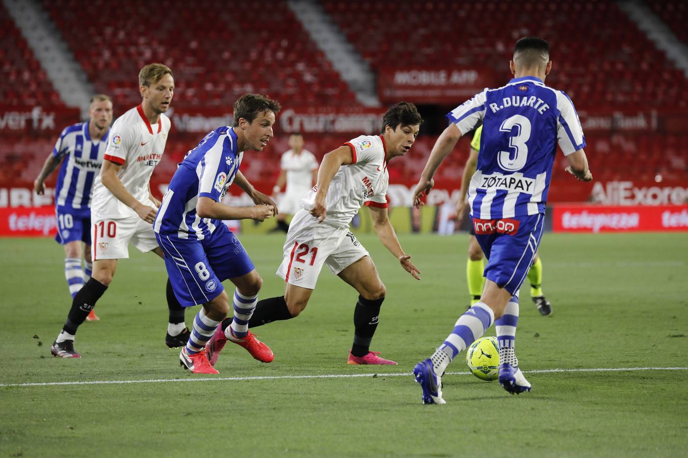 Partido entre el Sevilla FC y el Deportivo Alavés