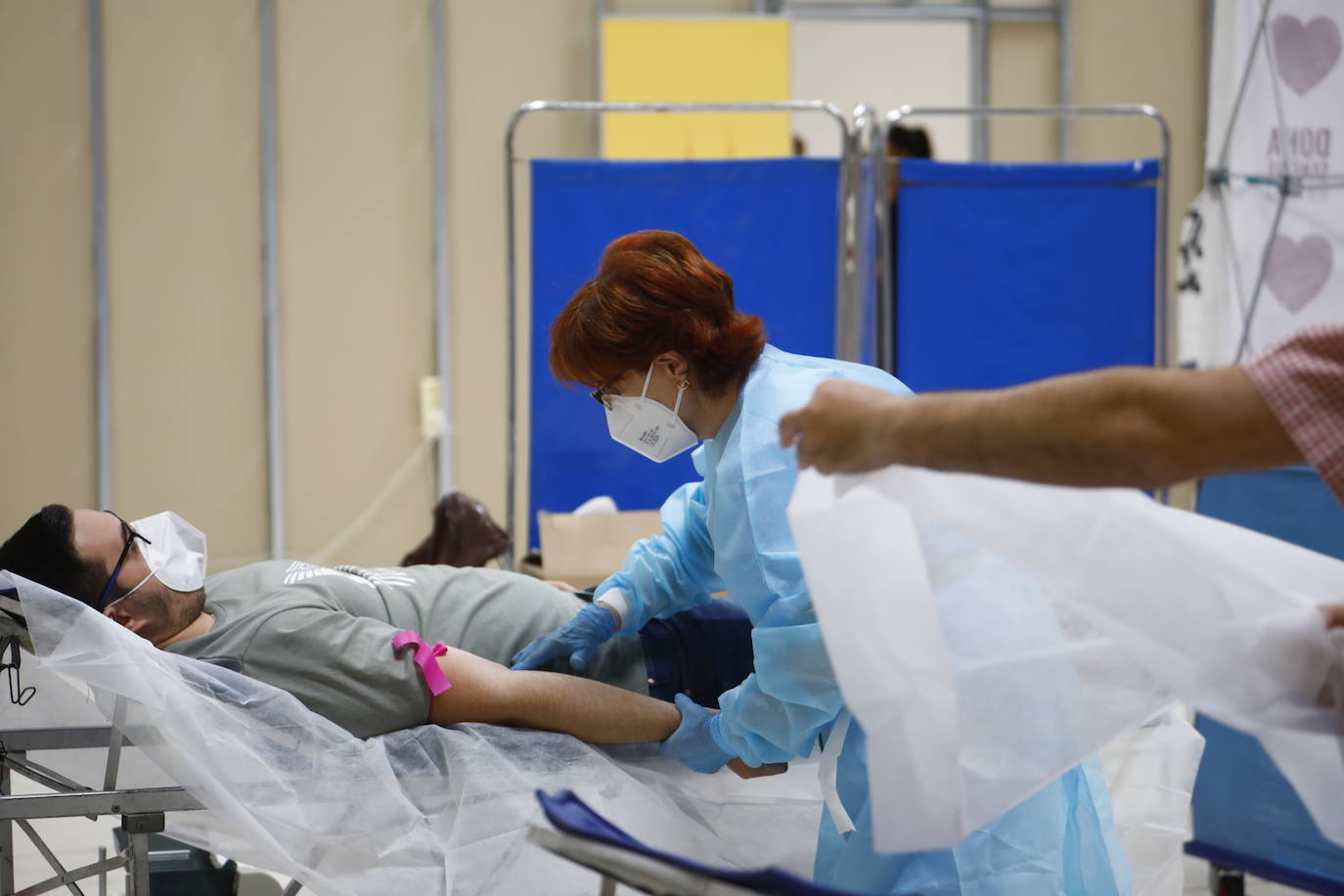 La donación de sangre en el centro comercial El Arcángel de Córdoba, en imágenes