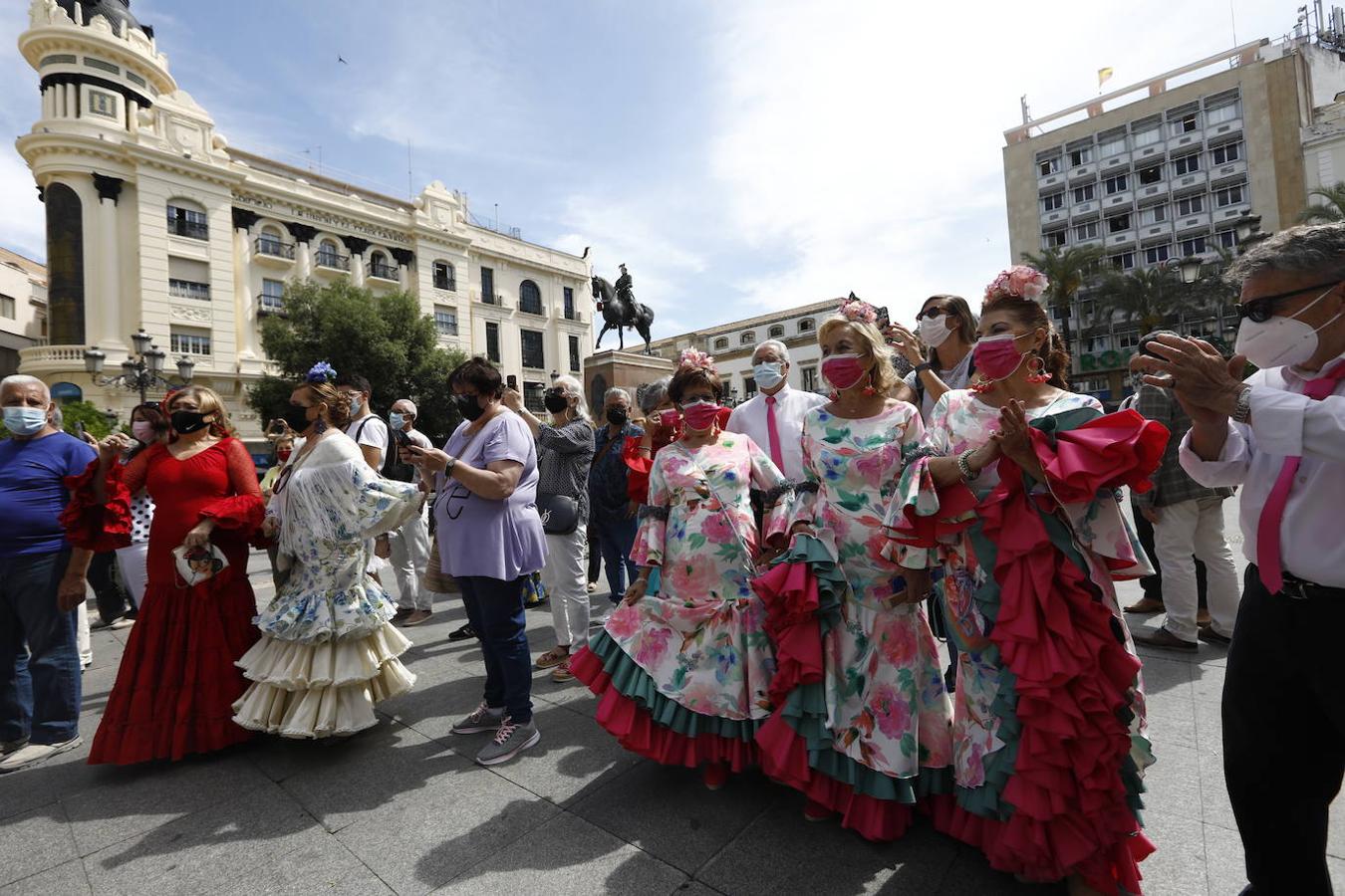 La concentración de mujeres de flamenca en Córdoba, en imágenes