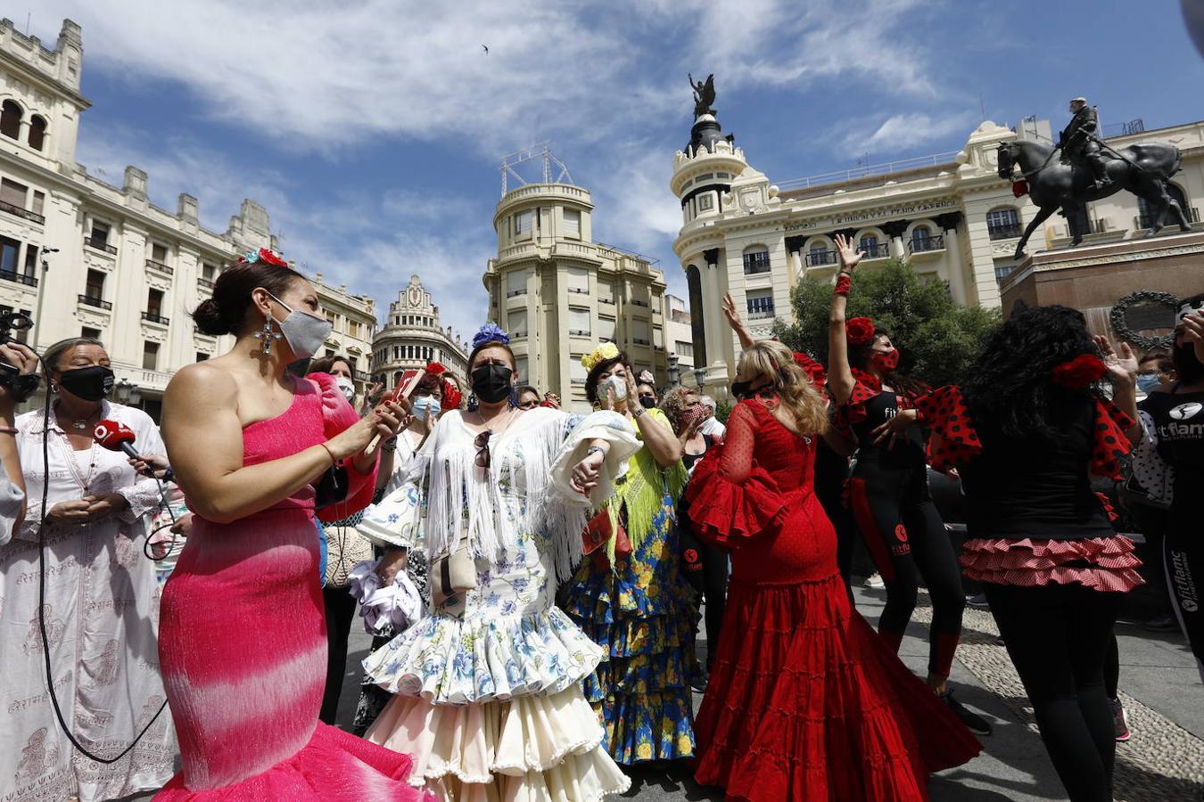 La concentración de mujeres de flamenca en Córdoba, en imágenes