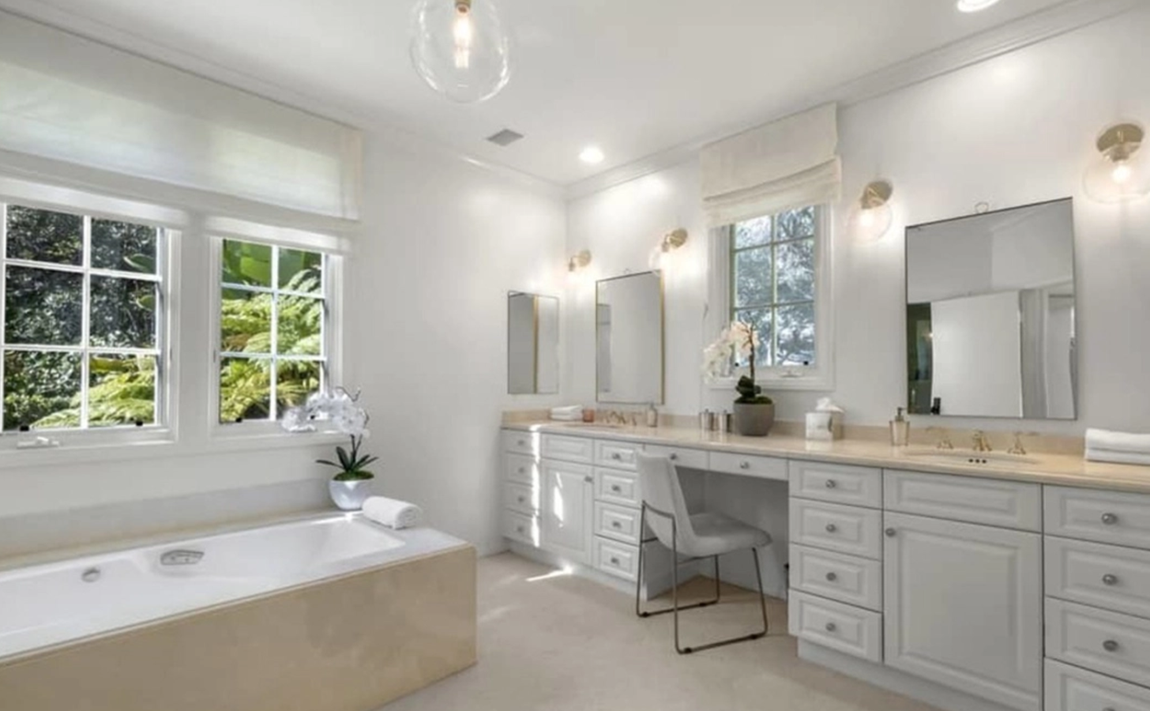 Así es la casa que ha vendido Katy Perry. La exquisita vivienda ha sido adquirida por John Valentino, el director de estrategia de Thiel Macro, la empresa de inversiones del multimillonario de la tecnología Peter Thiel, y su mujer Rachel, socia de la consultora Mckinsey &amp; Co.