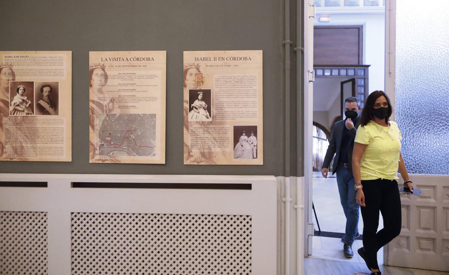 La exposición sobre la visita de Isabel II a Córdoba, en imágenes