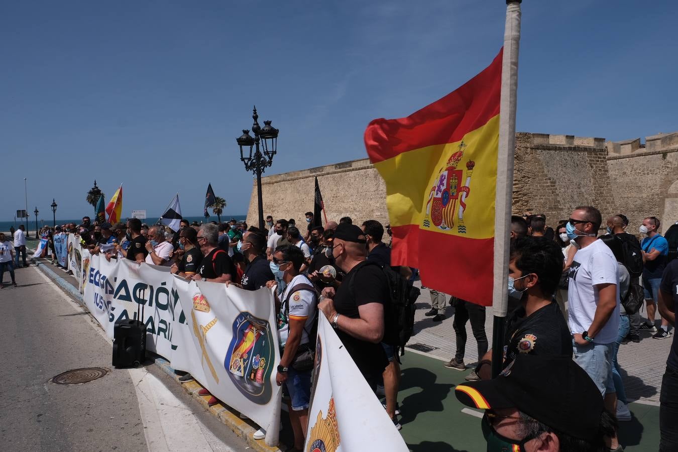 FOTOS: Jusapol vuelve a salir a la calle en Cádiz para pedir más medios