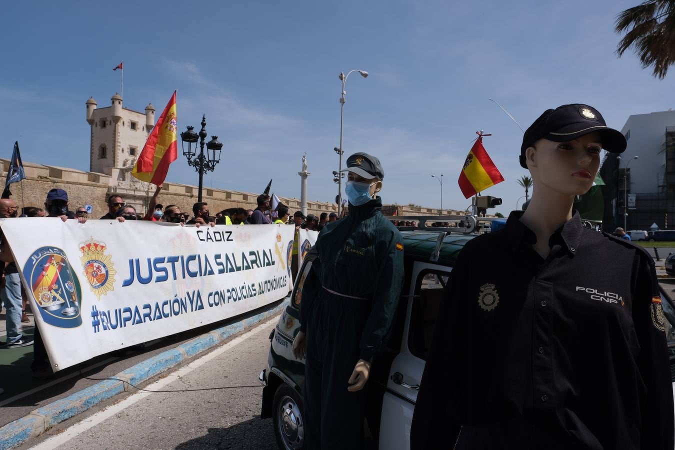 FOTOS: Jusapol vuelve a salir a la calle en Cádiz para pedir más medios