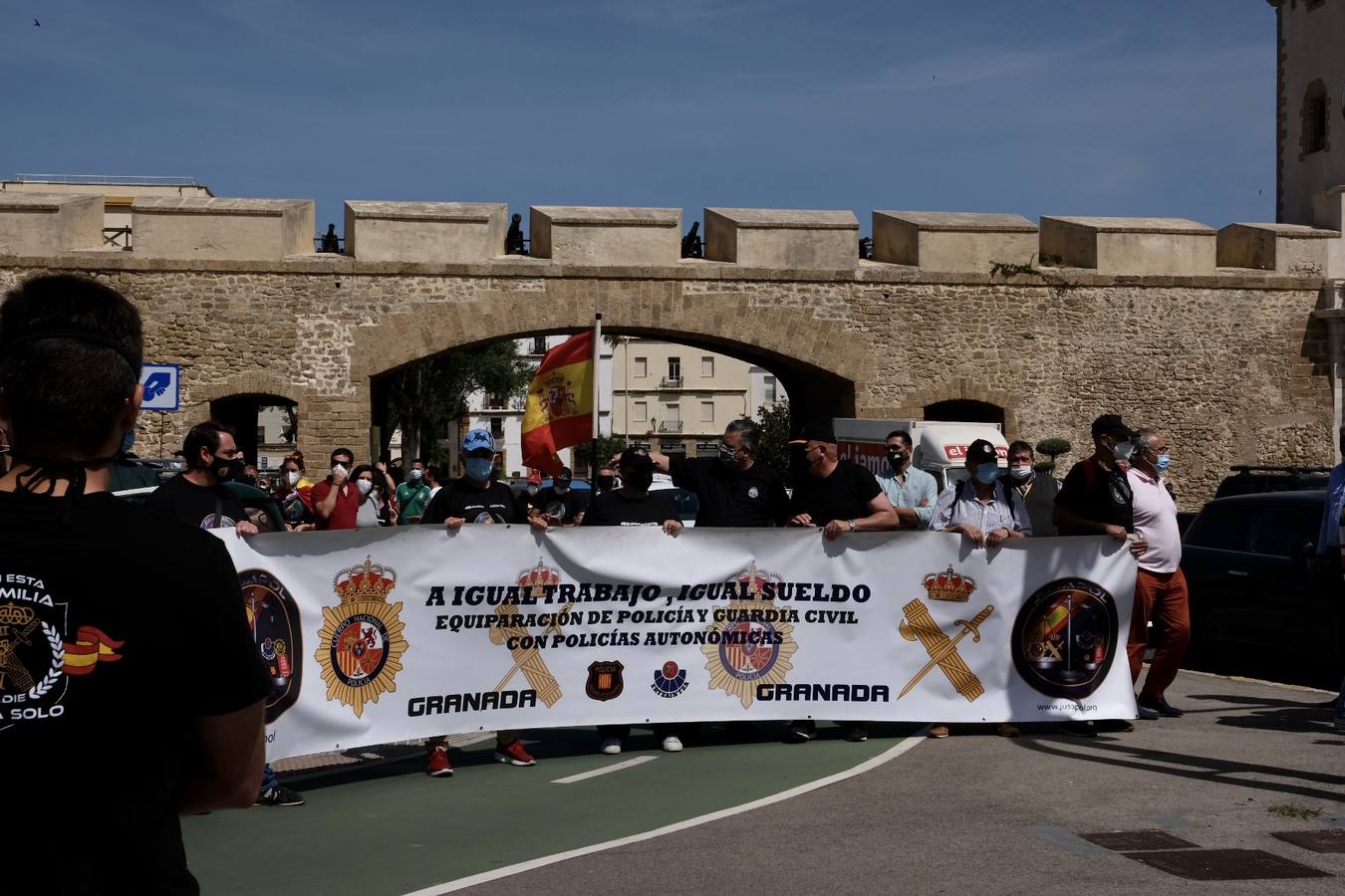 FOTOS: Jusapol vuelve a salir a la calle en Cádiz para pedir más medios