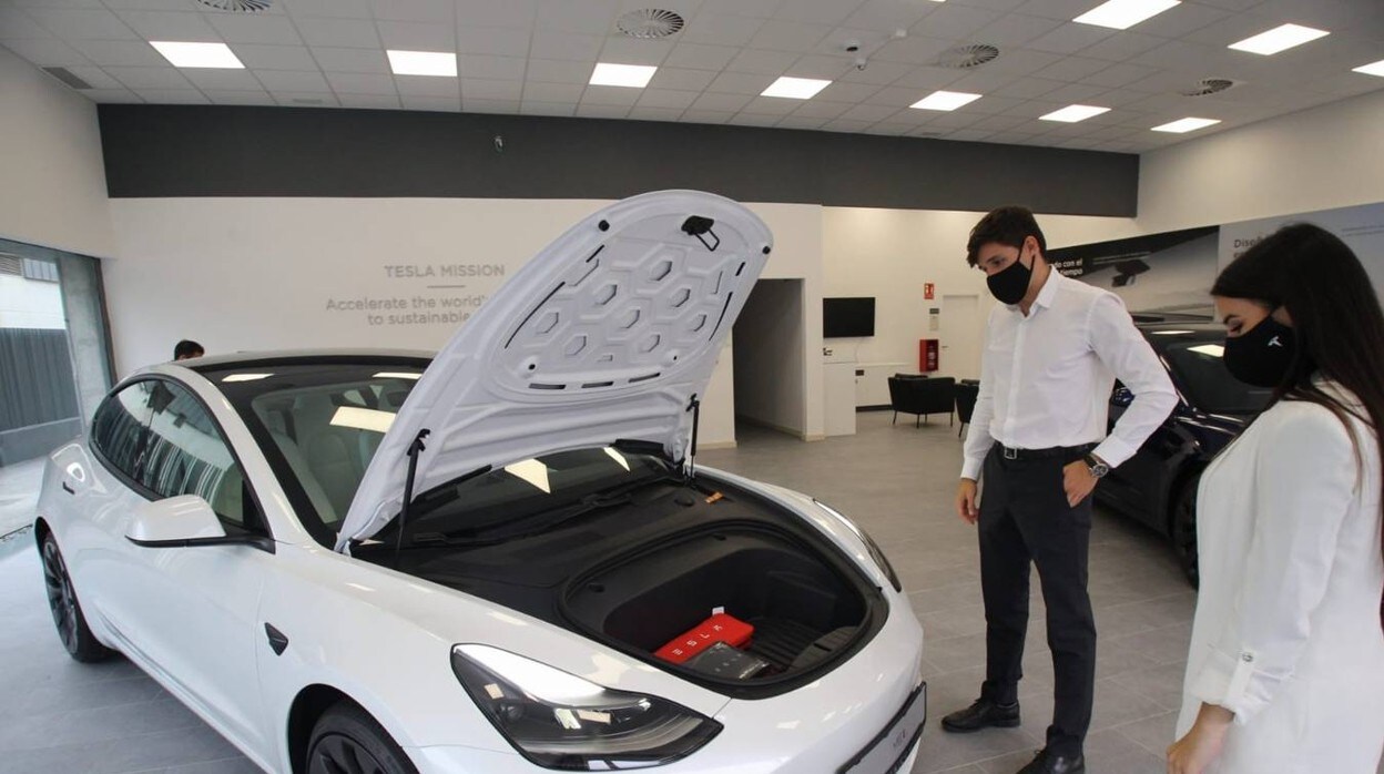 Las imágenes del nuevo concesionario de Tesla en Sevilla