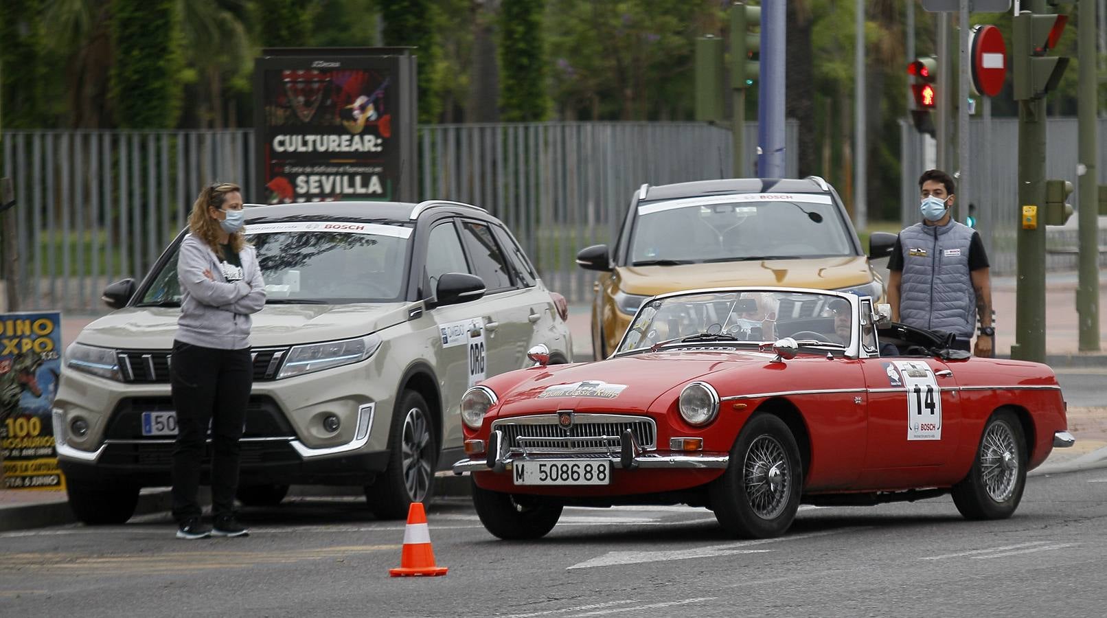 La salida desde Sevilla de la etapa de la Spain Classic Rally, en imágenes