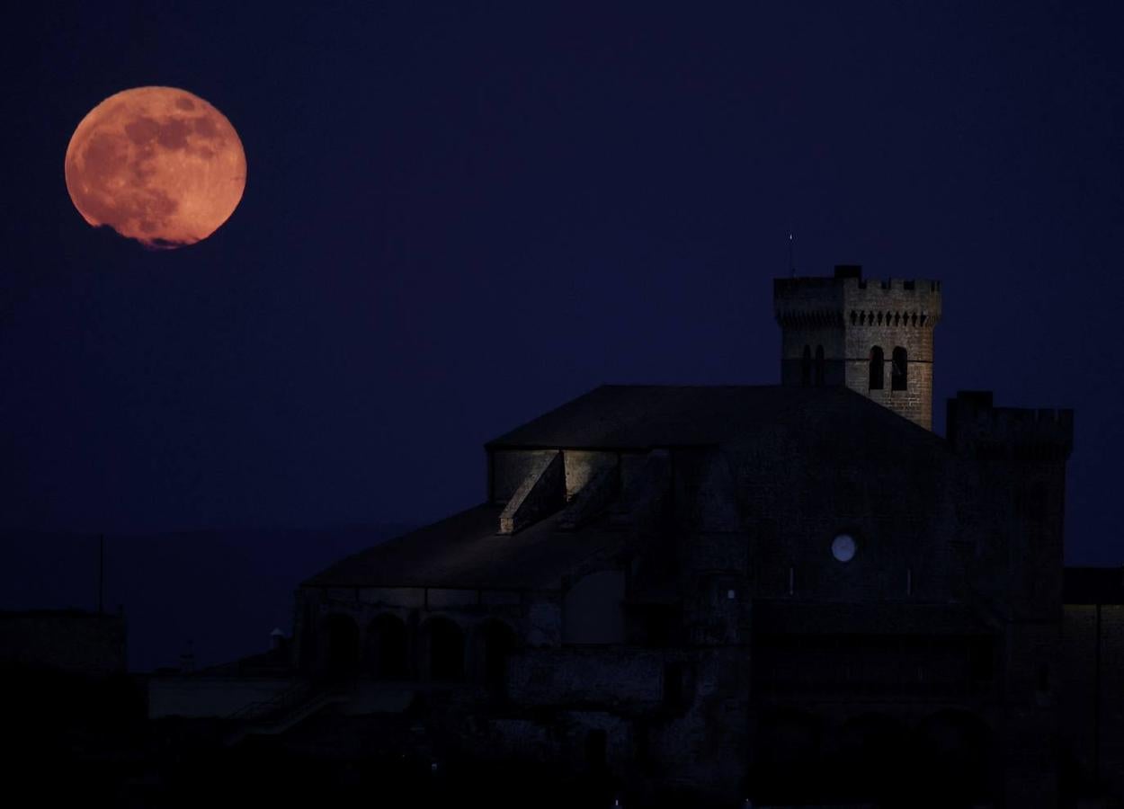 Superluna en Ujue, Navarra. 