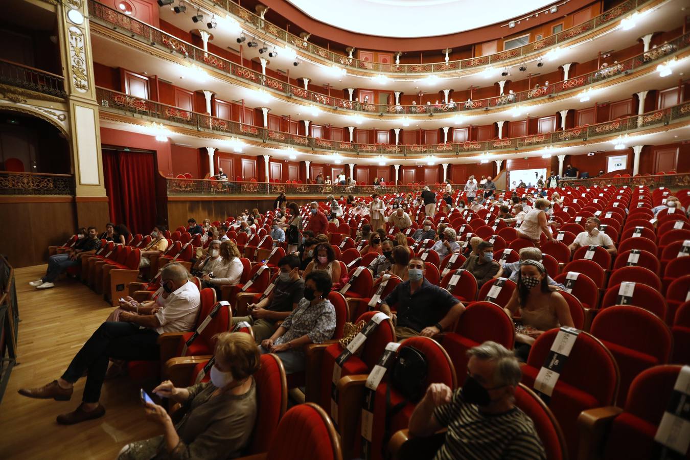 En imágenes, el Gran Teatro de Córdoba acoge &#039;Perfectos desconocidos&#039;