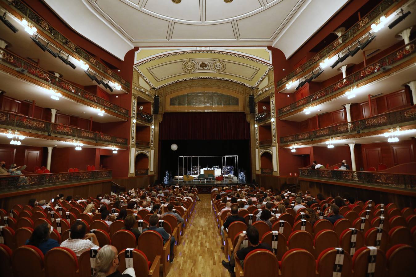 En imágenes, el Gran Teatro de Córdoba acoge &#039;Perfectos desconocidos&#039;