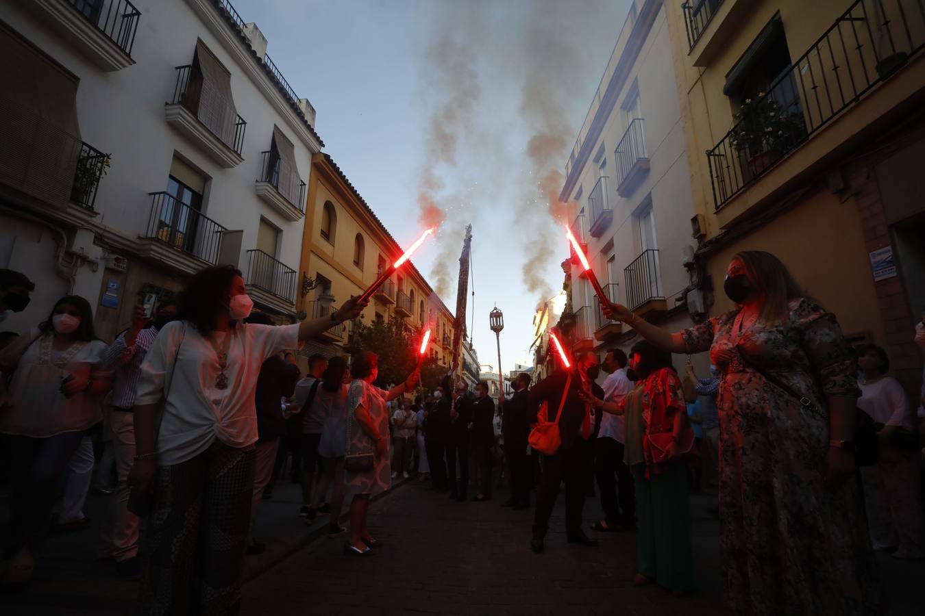 El simpecado del Rocío recupera las calles de Córdoba, en imágenes