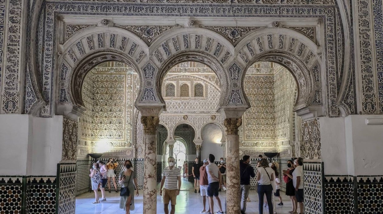 Los turistas vuelven a llenar el Real Alcázar de Sevilla