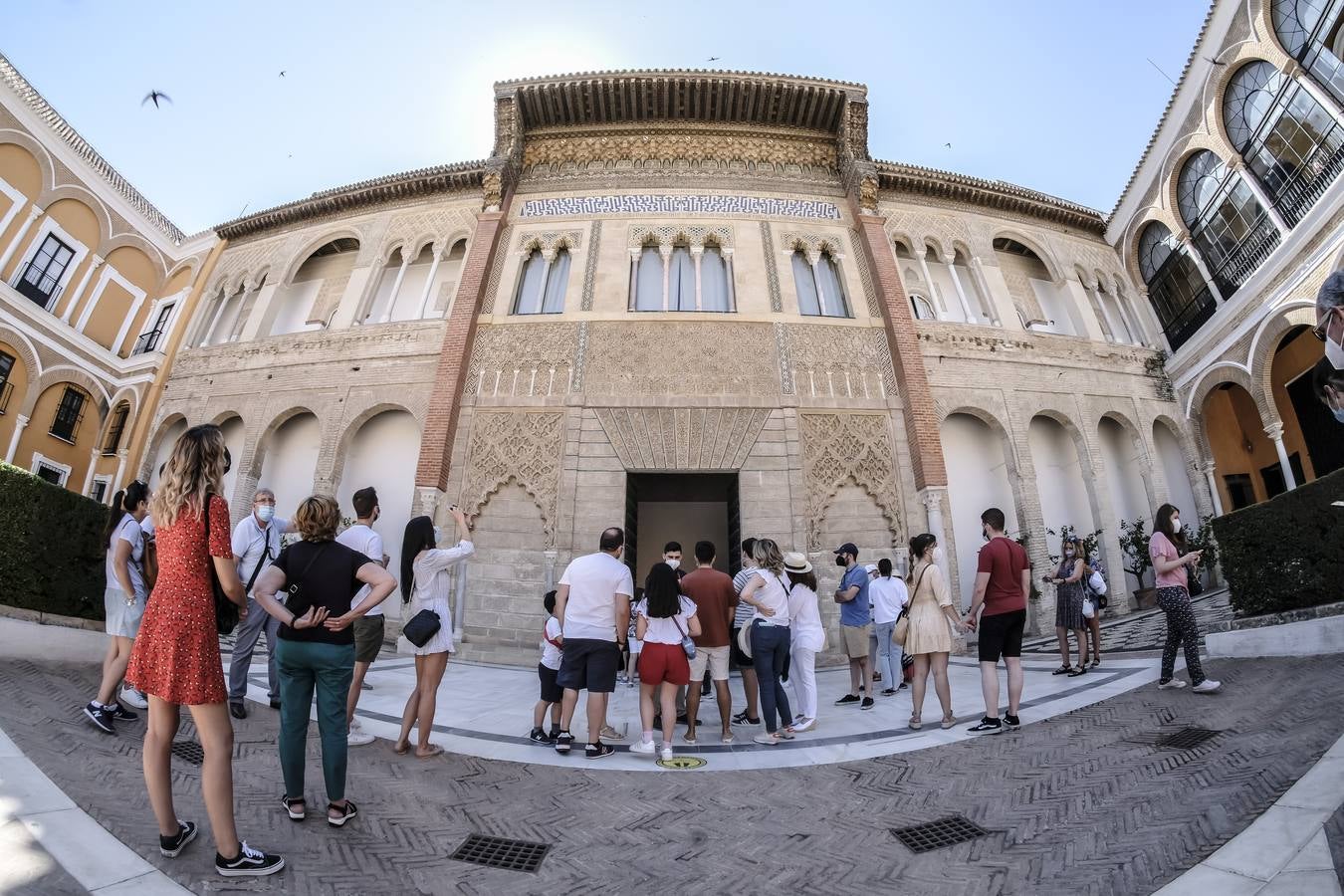 Los turistas vuelven a llenar el Real Alcázar de Sevilla