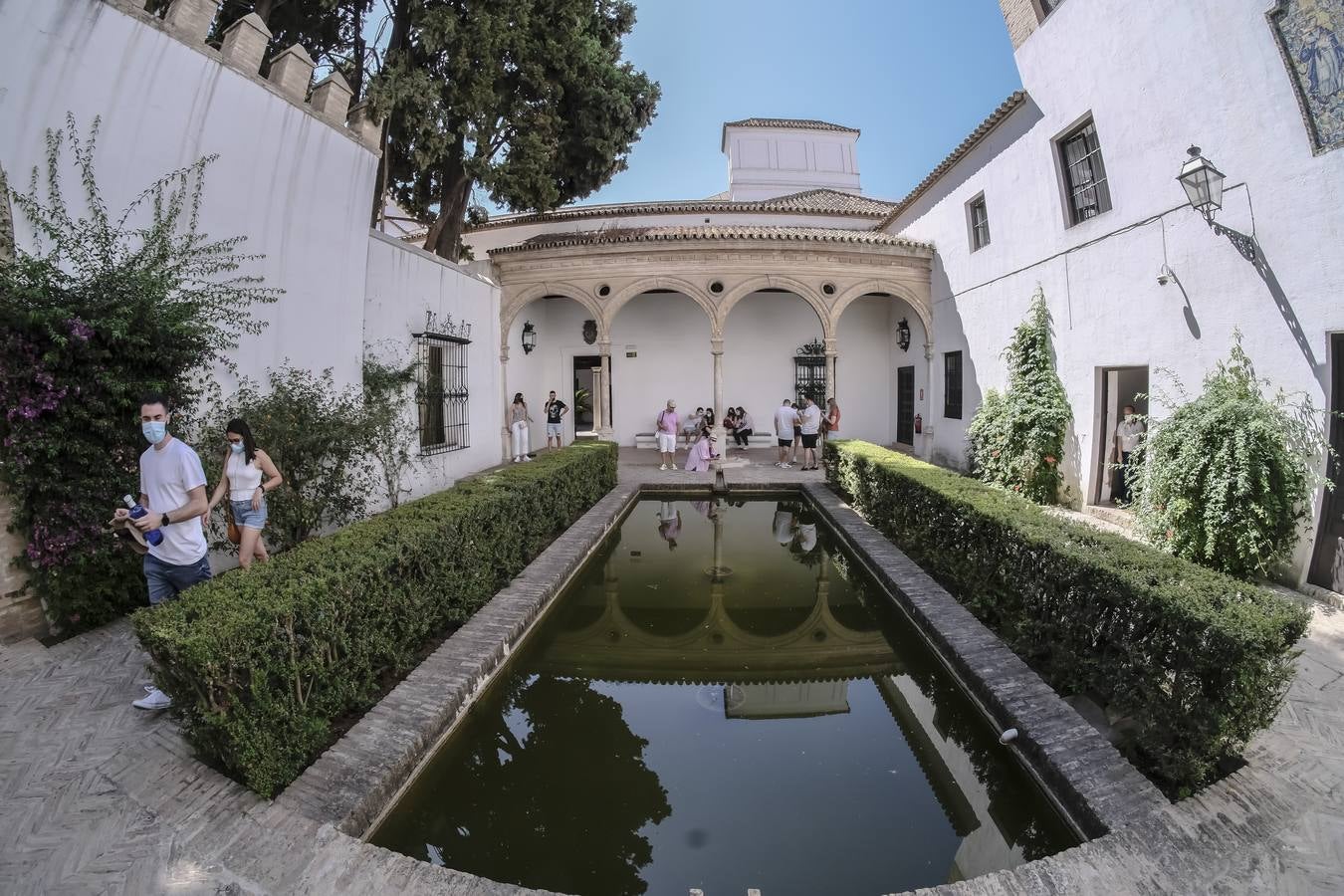 Los turistas vuelven a llenar el Real Alcázar de Sevilla