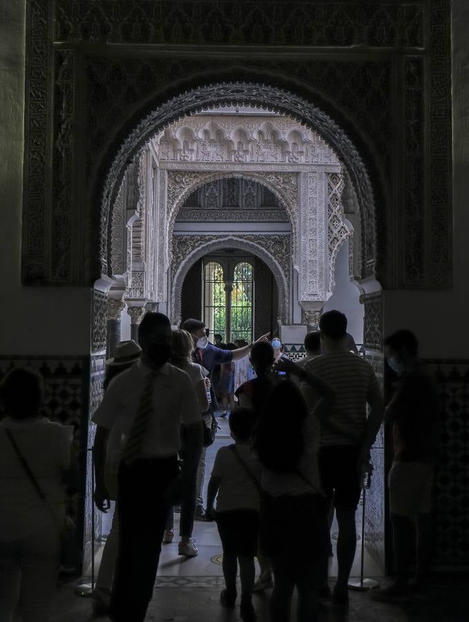 Los turistas vuelven a llenar el Real Alcázar de Sevilla