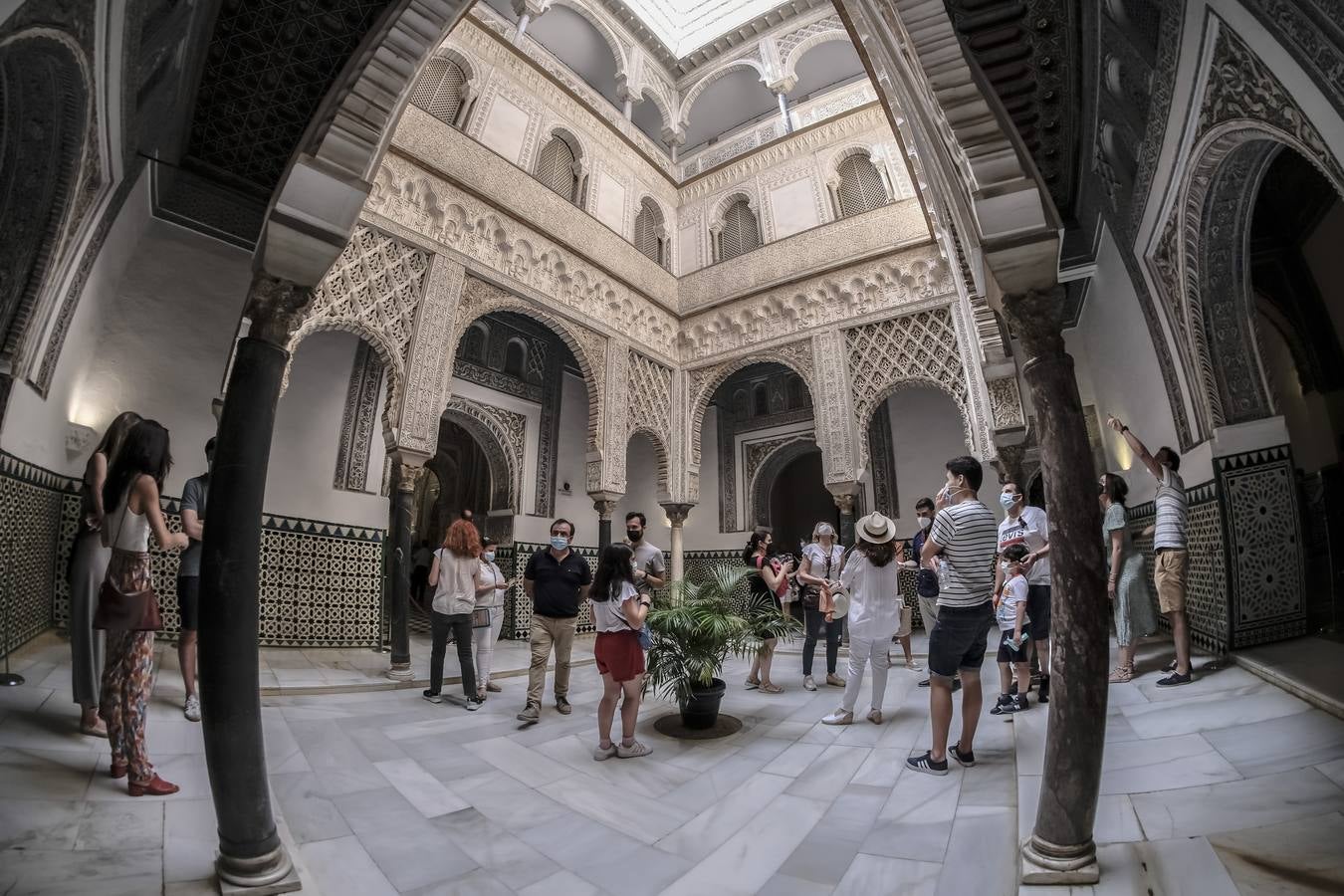 Los turistas vuelven a llenar el Real Alcázar de Sevilla