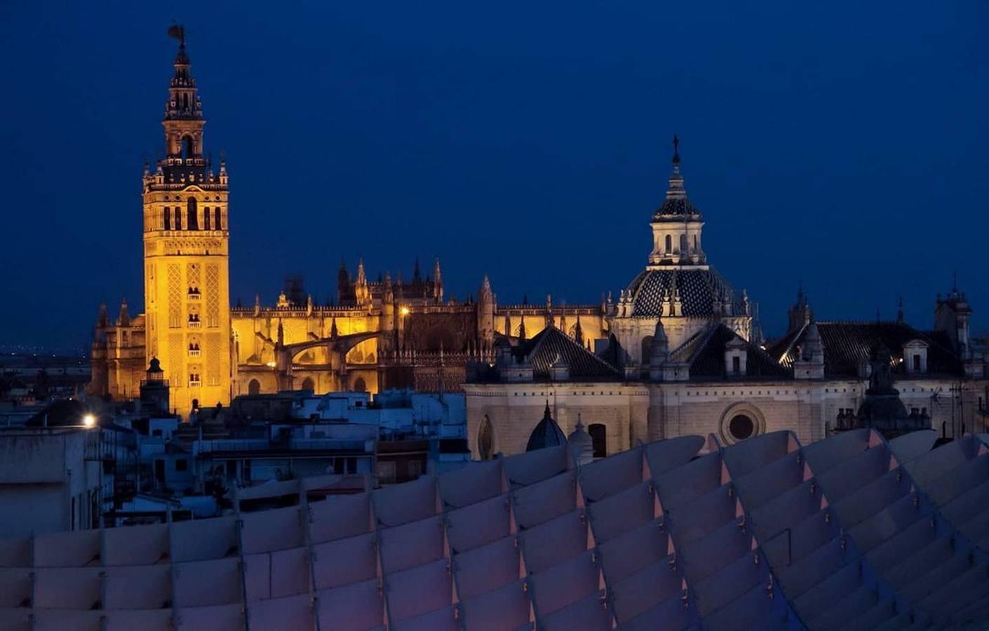 La magia de la Sevilla nocturna, protagonista de las imágenes recibidas en el reto fotográfico de ABC