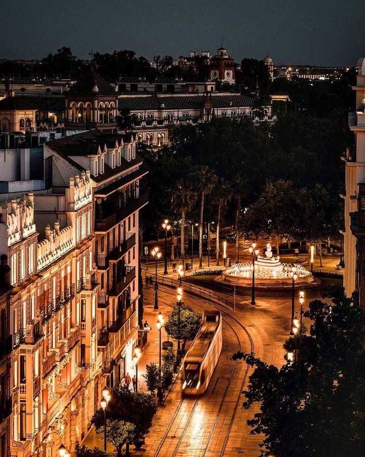 La magia de la Sevilla nocturna, protagonista de las imágenes recibidas en el reto fotográfico de ABC