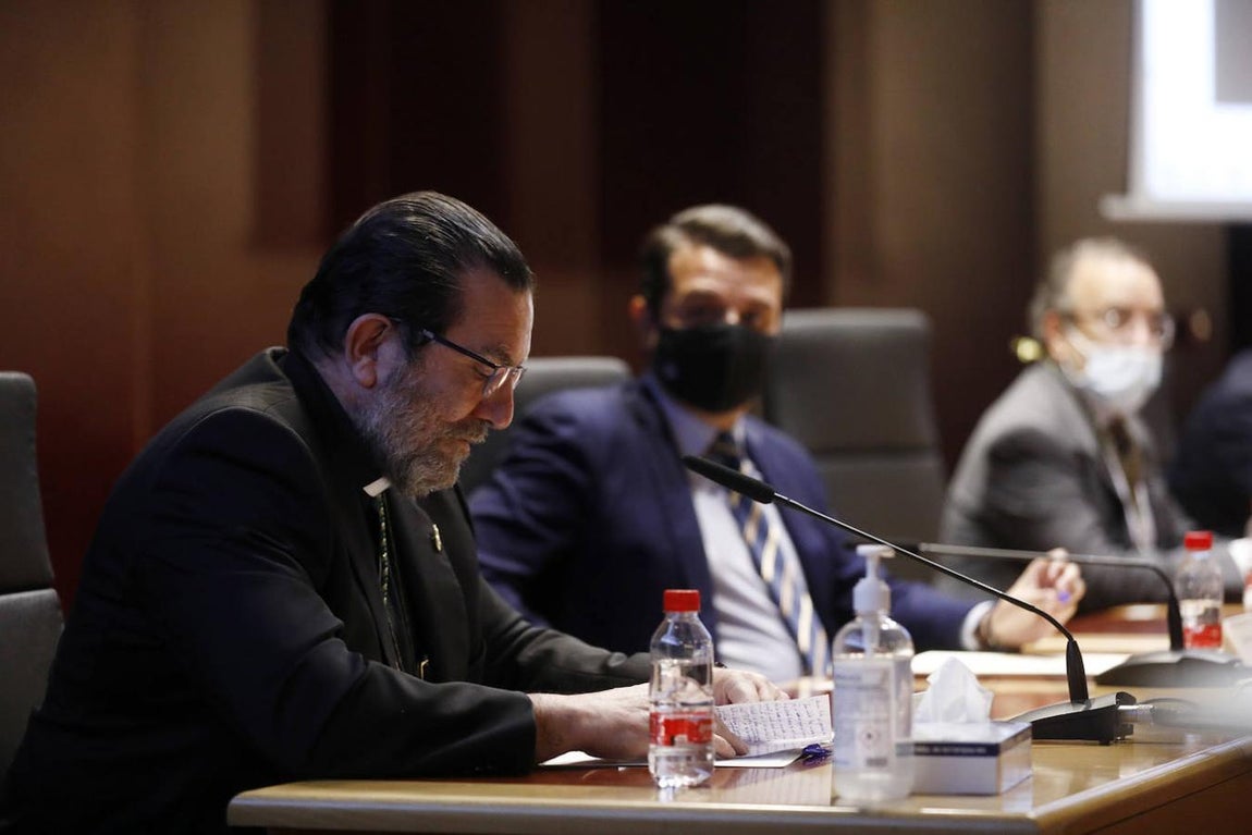 El nombramiento del alcalde de Córdoba como socio de honor del Aula del Vino, en imágenes