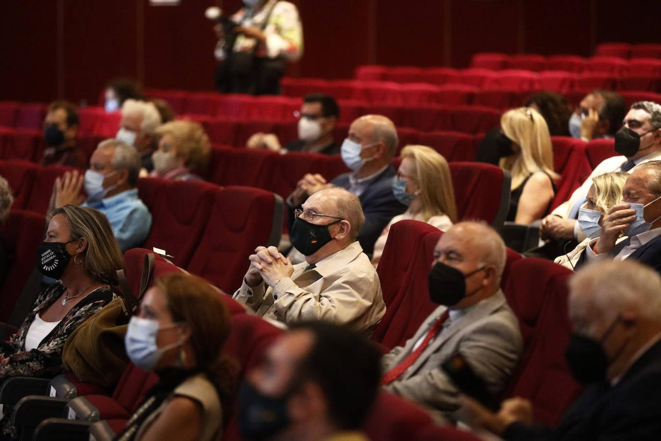 El nombramiento del alcalde de Córdoba como socio de honor del Aula del Vino, en imágenes