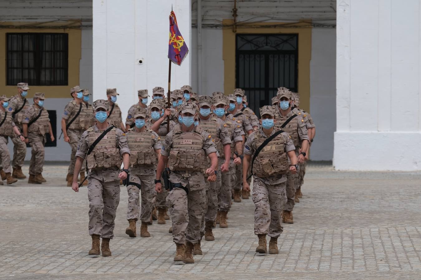 El Tercio de Armada recibe entre aplausos a los 73 infantes que han vivido en Malí un golpe de Estado