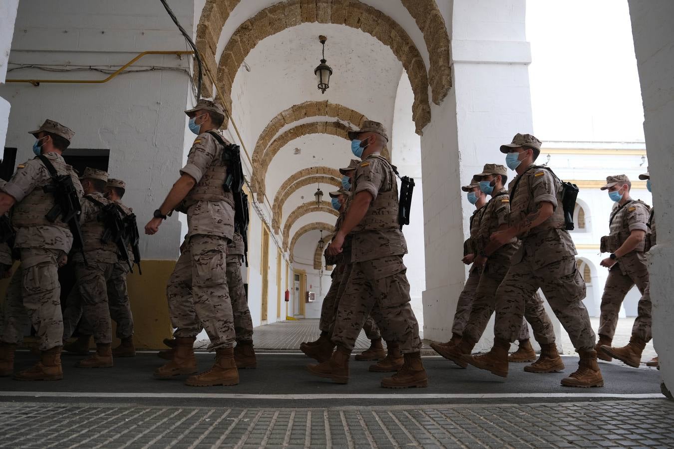 Los infantes de Marina que han llegado de Malí son recibidos en el TEAR