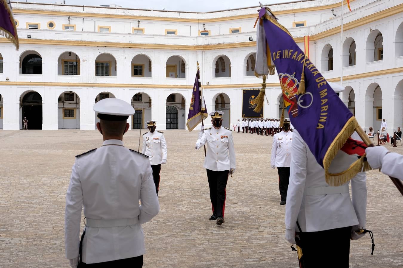 Los infantes de Marina que han llegado de Malí son recibidos en el TEAR