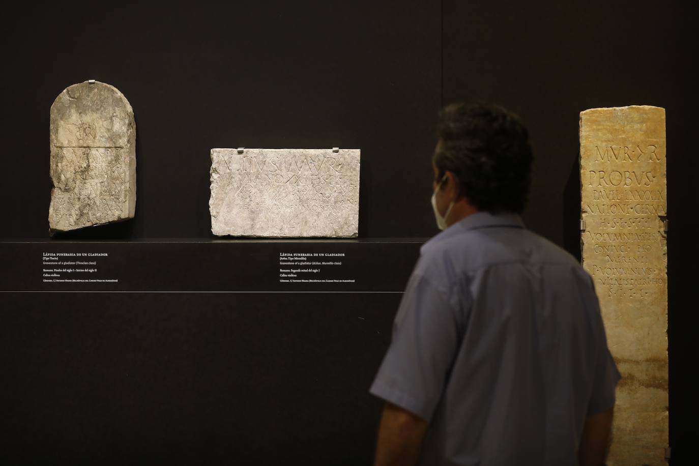 Las tres estelas funerarias de gladiadores expuestas en el Arqueológico de Córdoba