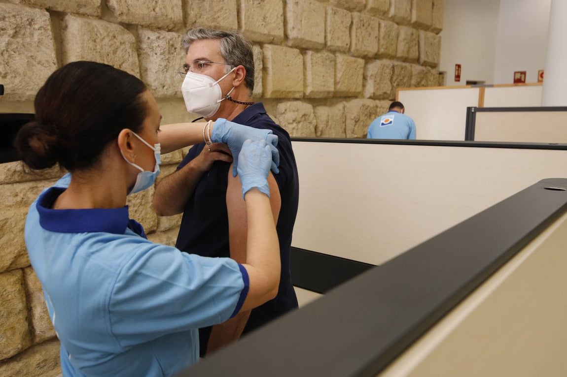 En imágenes, arranca la vacunación Covid en la sede del Ayuntamiento de Córdoba