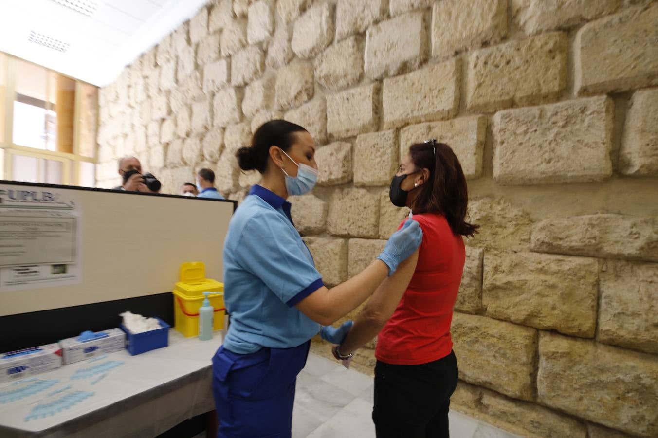 En imágenes, arranca la vacunación Covid en la sede del Ayuntamiento de Córdoba