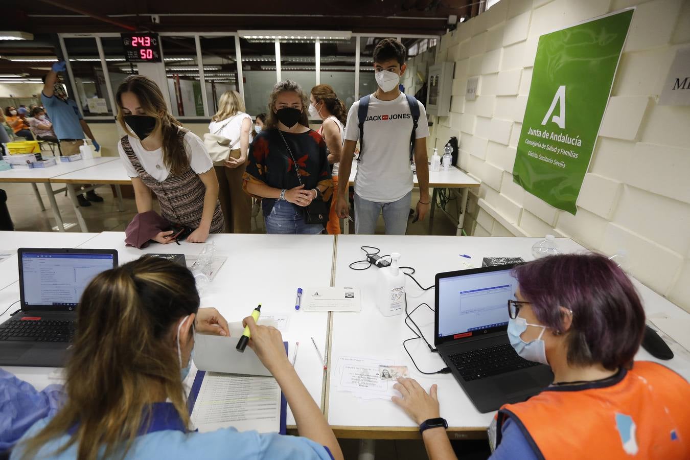 Vacunación en el centro habilitado en la Facultad de Matemáticas de Sevilla