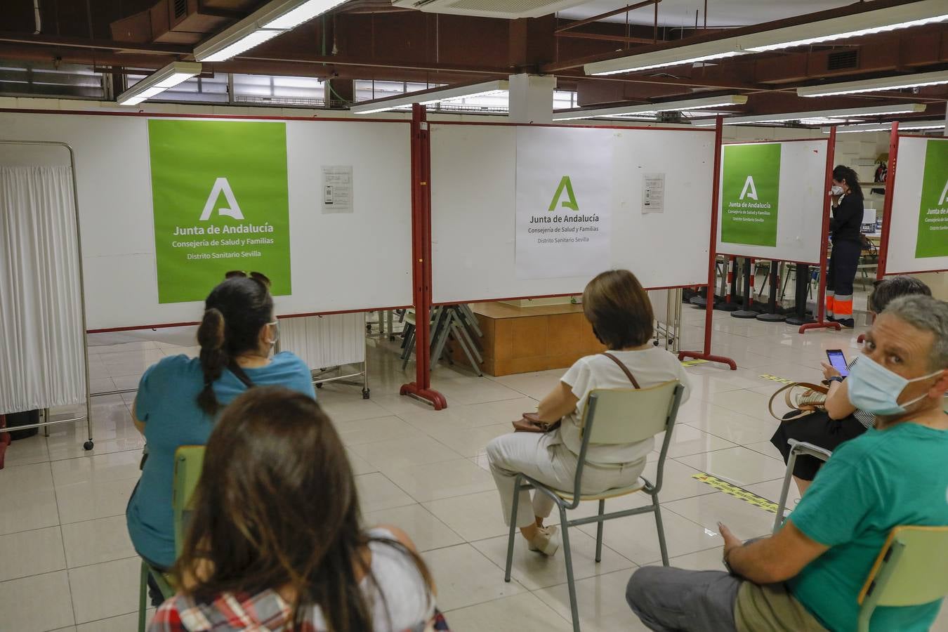 Vacunación en el centro habilitado en la Facultad de Matemáticas de Sevilla