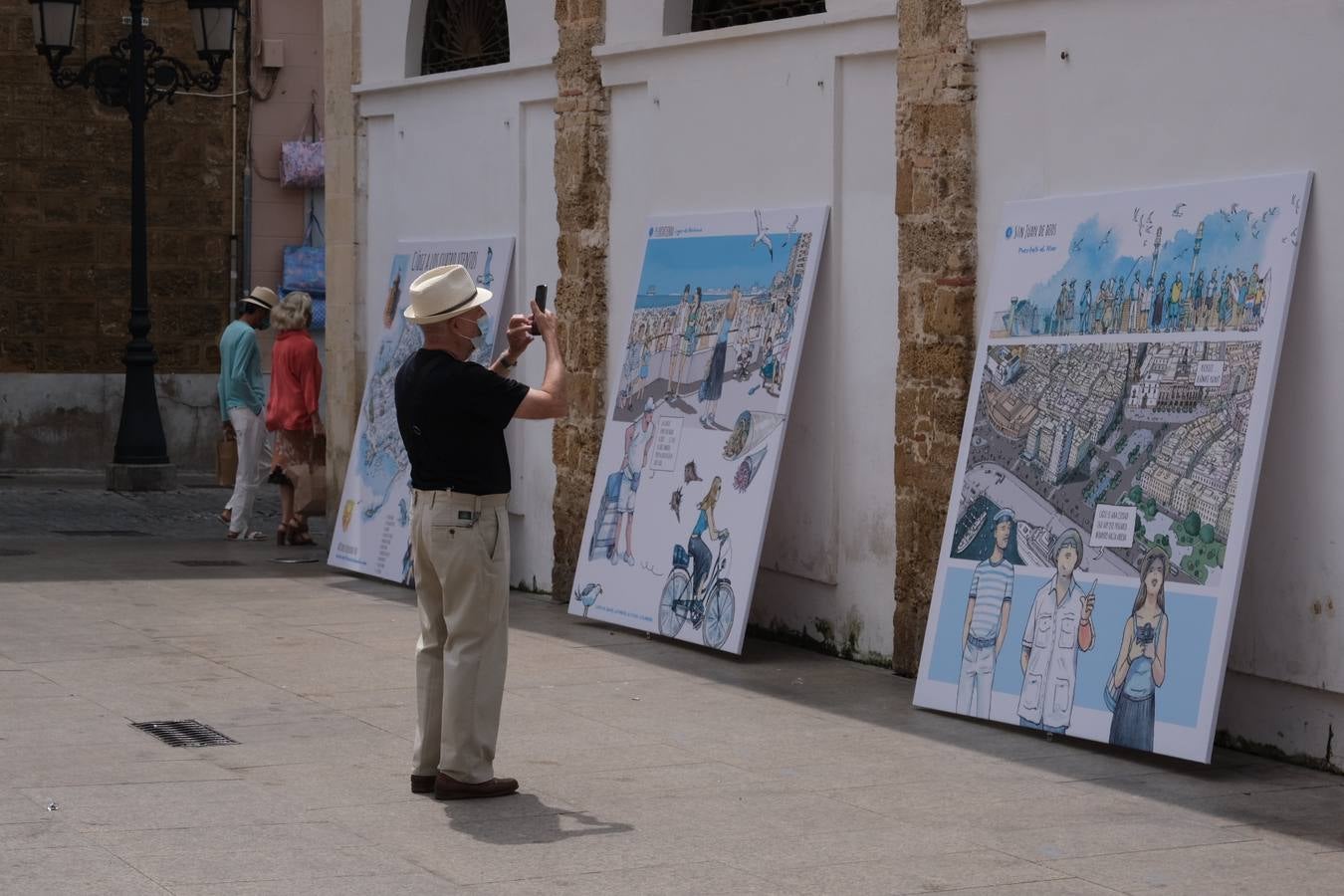 Inauguración de la exposición ‘Cádiz a los cuatro vientos’ en el Mercado Central