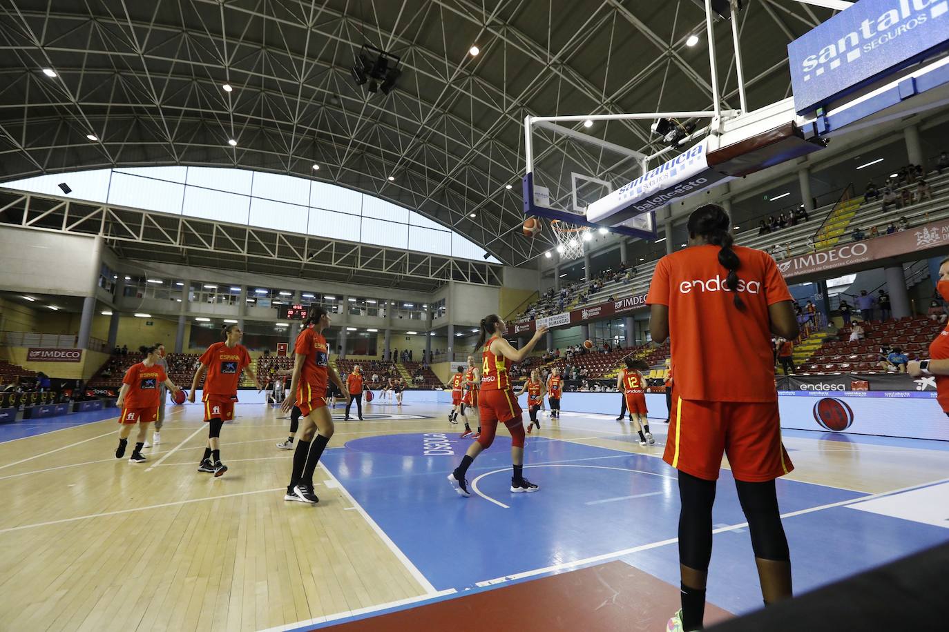 Las mejores imágenes del partido de baloncesto España-Bélgica en Córdoba