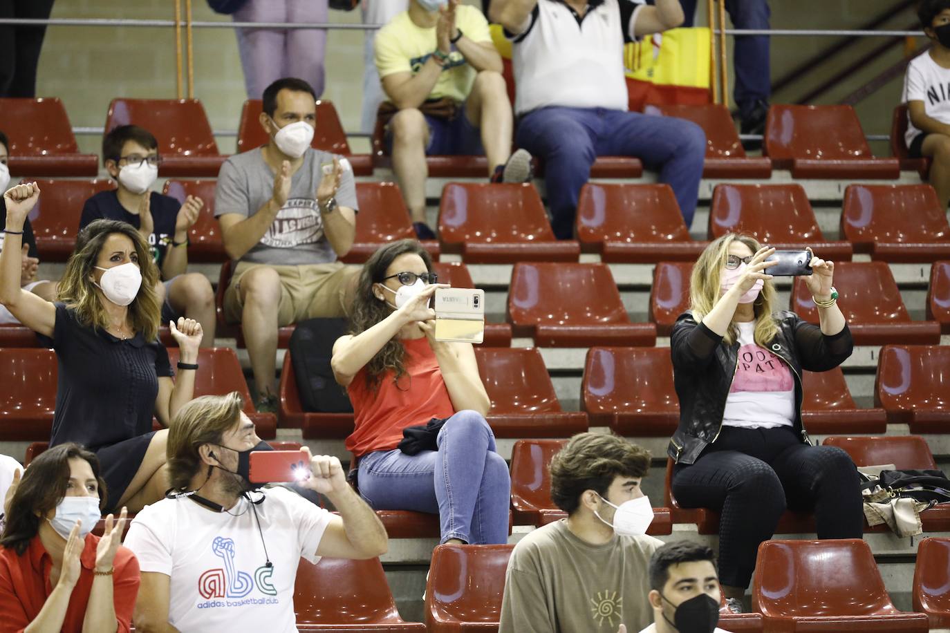 Las mejores imágenes del partido de baloncesto España-Bélgica en Córdoba