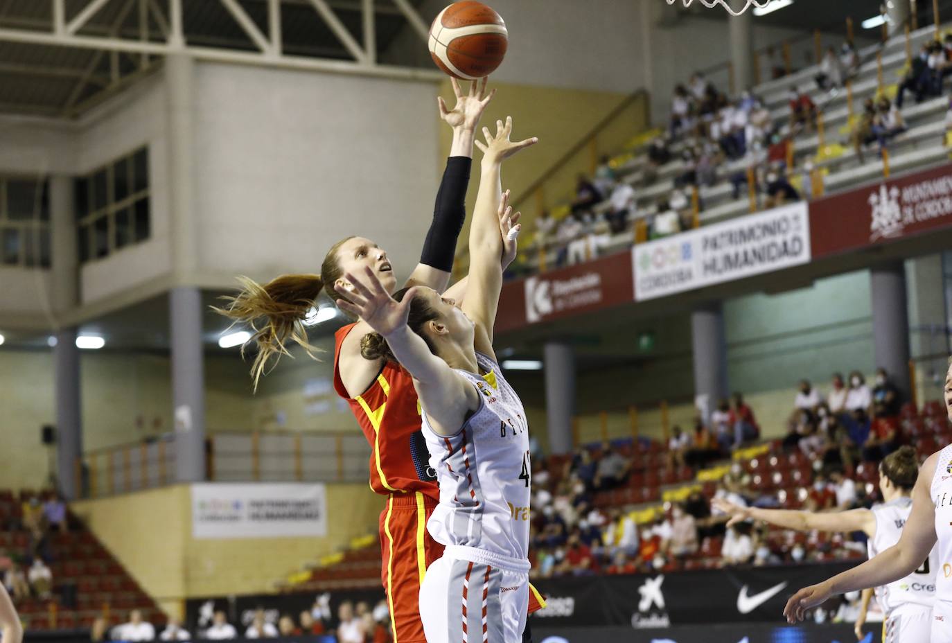 Las mejores imágenes del partido de baloncesto España-Bélgica en Córdoba