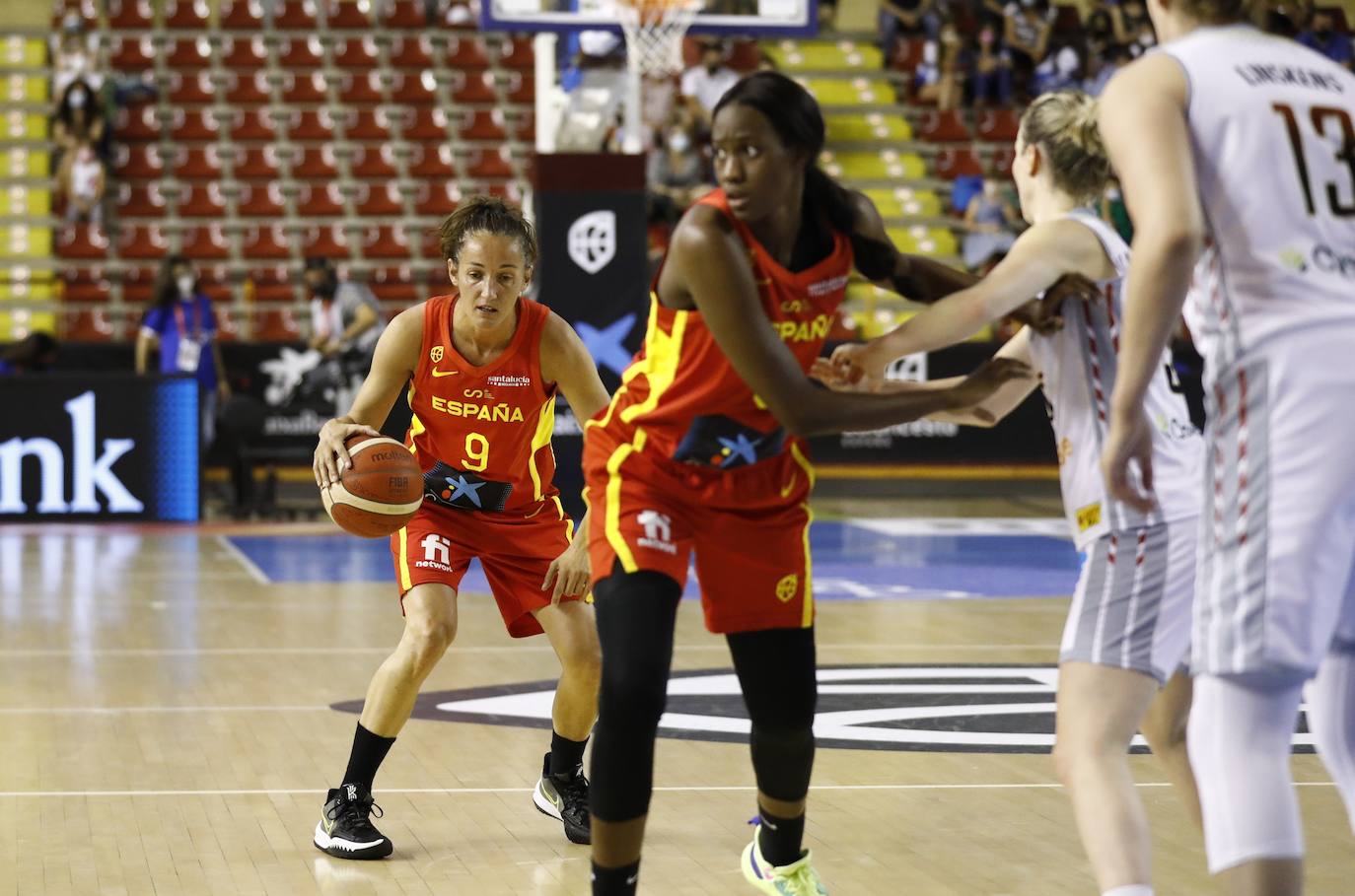 Las mejores imágenes del partido de baloncesto España-Bélgica en Córdoba