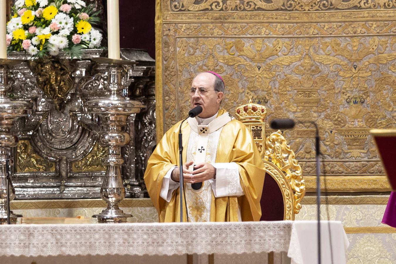 Misa solemne de despedida de monseñor Asenjo en la Catedral de Sevilla