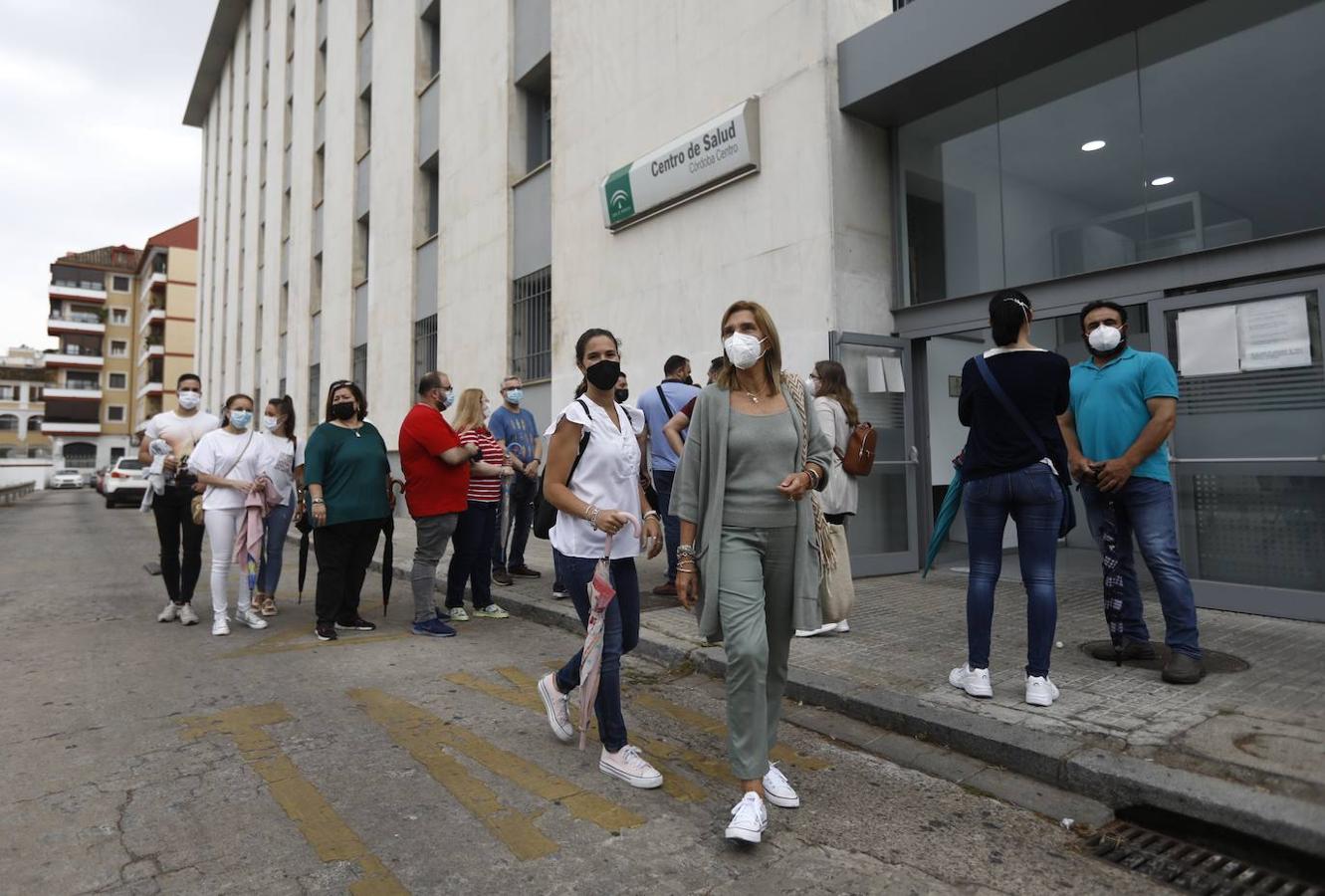 La segunda vacunación de los profesores en Córdoba, en imágenes