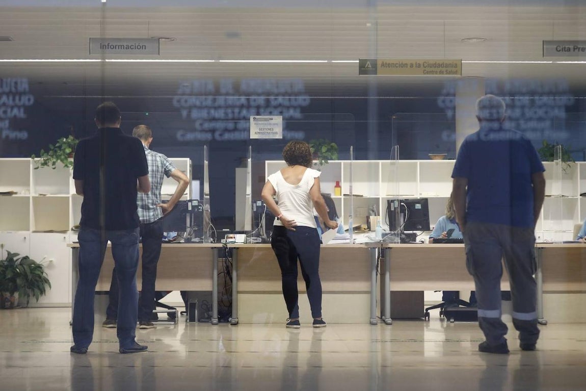 La segunda vacunación de los profesores en Córdoba, en imágenes