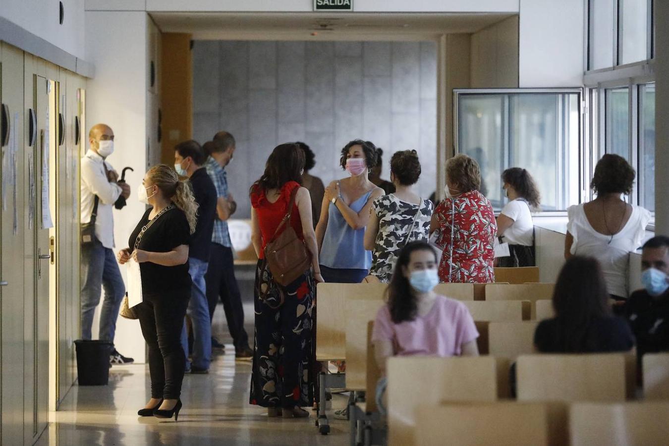 La segunda vacunación de los profesores en Córdoba, en imágenes