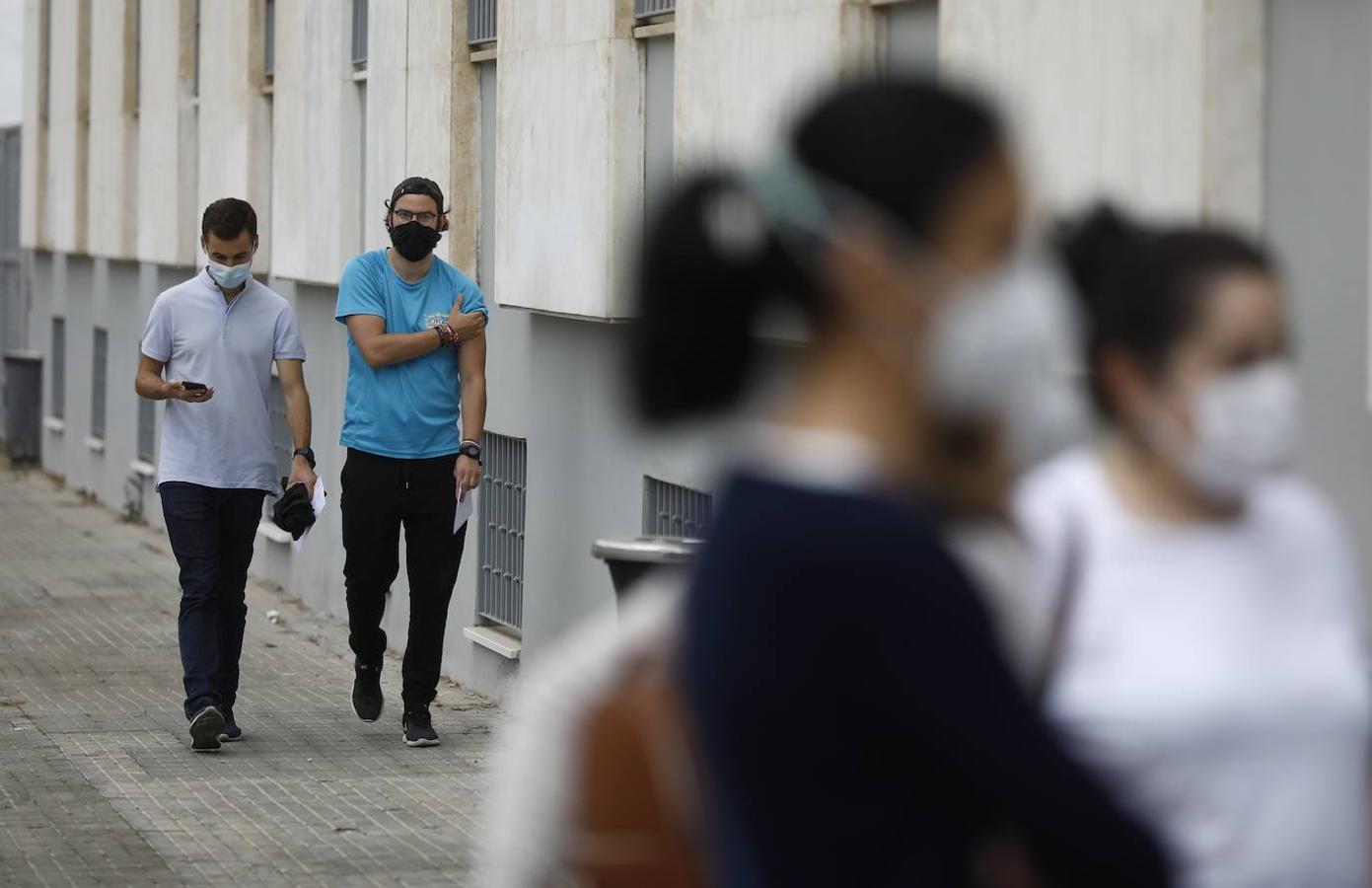 La segunda vacunación de los profesores en Córdoba, en imágenes