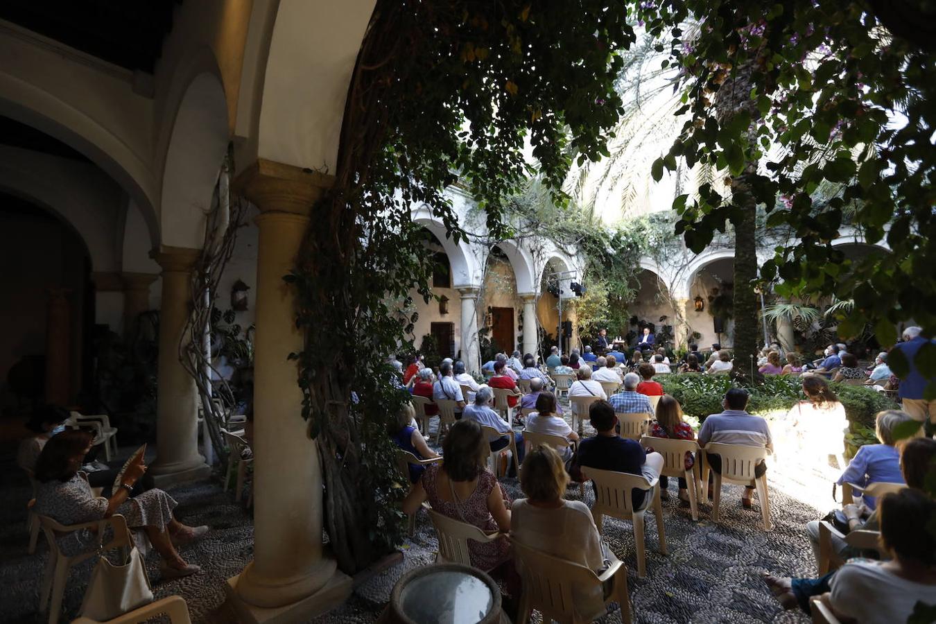 La presencia de Sánchez Adalid en el Foro Cultural de ABC Córdoba, en imágenes