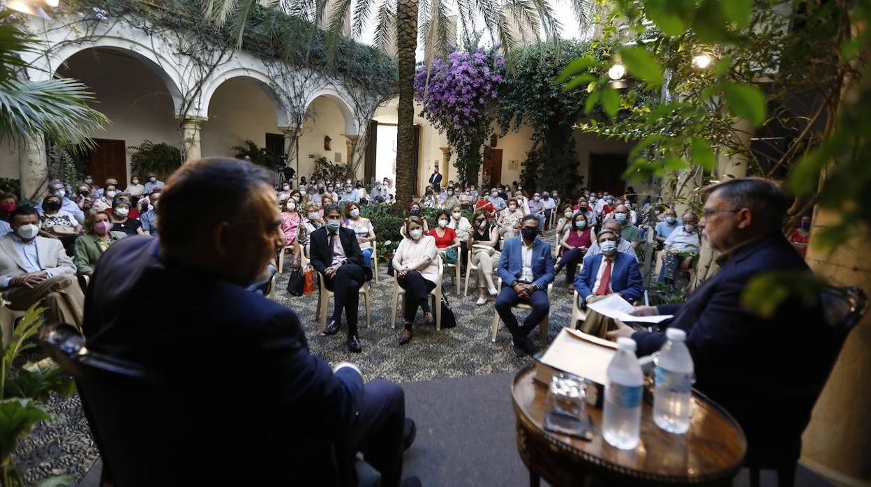 La presencia de Sánchez Adalid en el Foro Cultural de ABC Córdoba, en imágenes