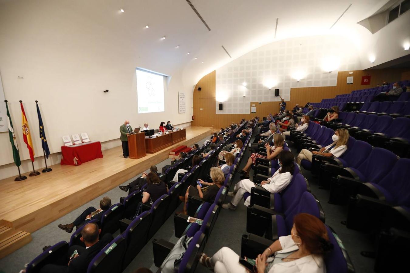 La entrega de distintivos contra la violencia de género en Córdoba, en imágenes