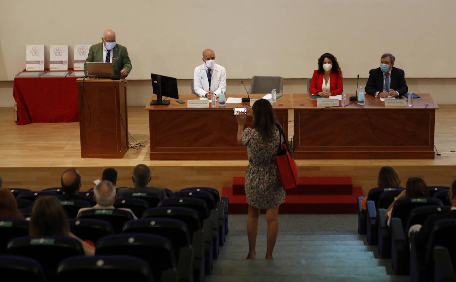 La entrega de distintivos contra la violencia de género en Córdoba, en imágenes